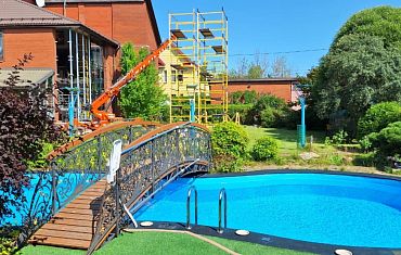 Работы мини-крана Арлифт в загородном доме