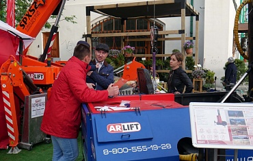 Выставка в Екатеринбурге "Дерево+Дом. Коттедж. Дача"